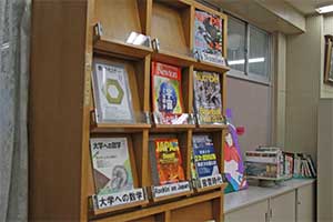 堺高校　図書館