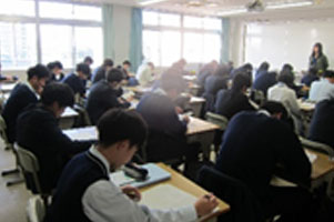 堺高校　２年　国際理解教育