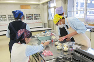 堺高校　家庭基礎　調理実習