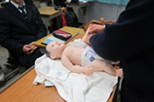 堺高校　2年家庭基礎　保育実習