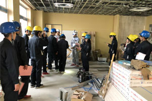 堺高校　建築インテリア創造科２年生 鋼構造建築物の見学