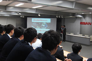 堺高校　１年生機械材料創造科　日産京都自動車大学校見学