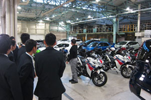 堺高校　１年生機械材料創造科　日産京都自動車大学校見学