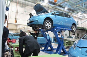 堺高校　１年生機械材料創造科　日産京都自動車大学校見学