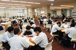 堺高校　マネジメント創造科1年生　大学見学会