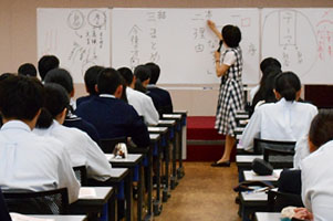 堺高校　１年生マネジメント創造科　小論文講座