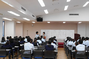 堺高校　１年生マネジメント創造科　小論文講座