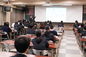 堺高校　１年生　マネジメント創造科