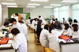 堺高校　サイエンス創造科２年生　理数化学