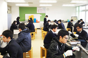 堺高校　サイエンス創造科３年生 とんぼ玉制作