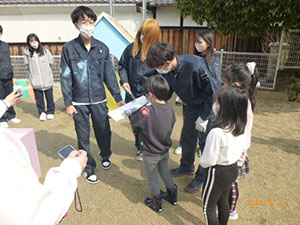 建築インテリア　遊具寄贈