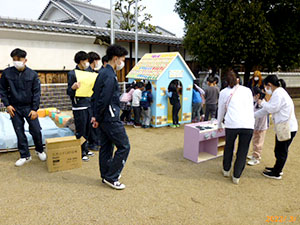 建築インテリア　遊具寄贈